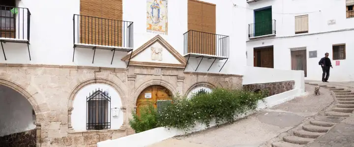 Explora el Encantador Pueblo de Chelva